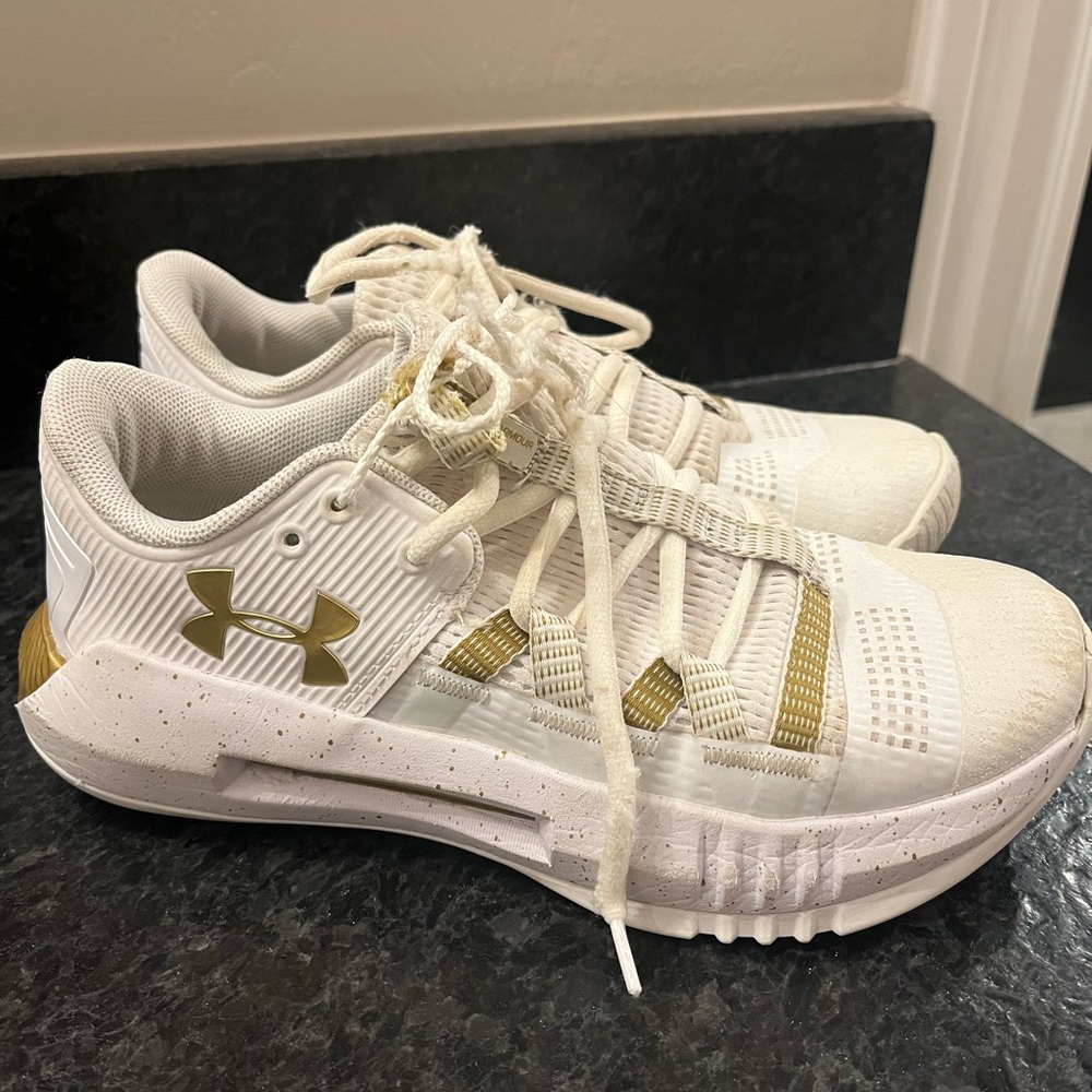 Under Armour Volleyball Shoes Size 6
